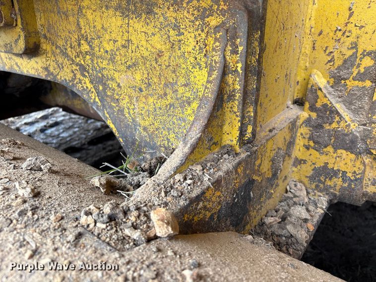 image for item EA7174 1984 John Deere 755A track loader