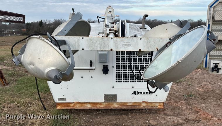 image for item EA7175 Allmand Maxi-Lite 20330 light plant