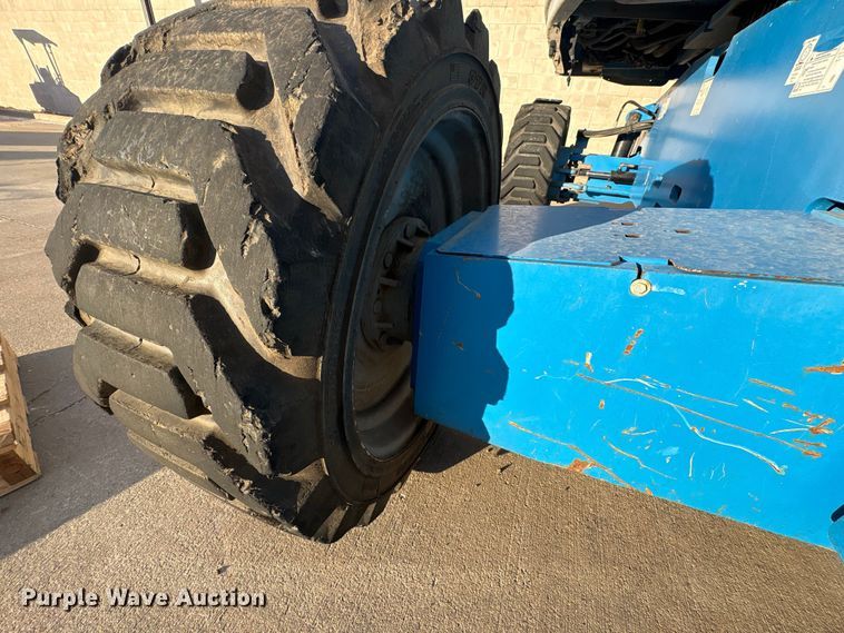 image for item EA7916 2015 Genie S-60X boom lift