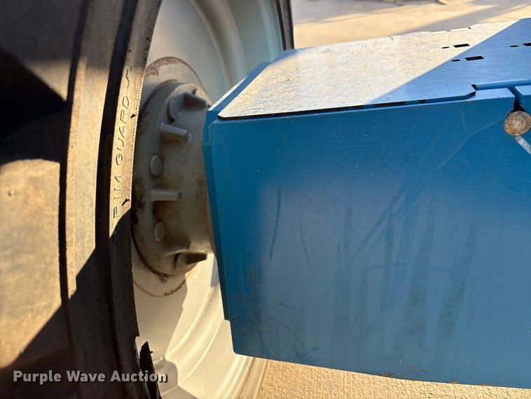 image for item EA7916 2015 Genie S-60X boom lift