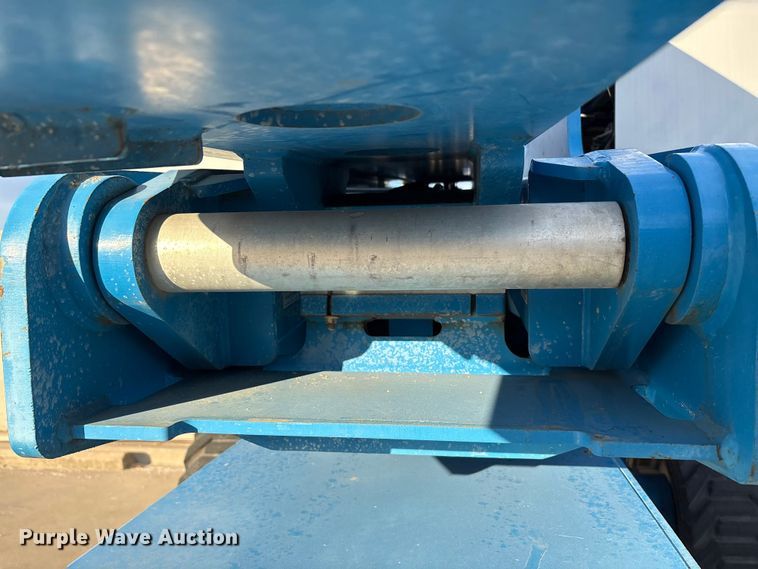 image for item EA7916 2015 Genie S-60X boom lift