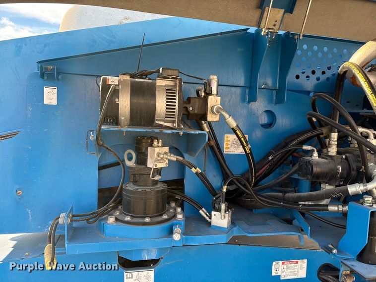 image for item EA7916 2015 Genie S-60X boom lift