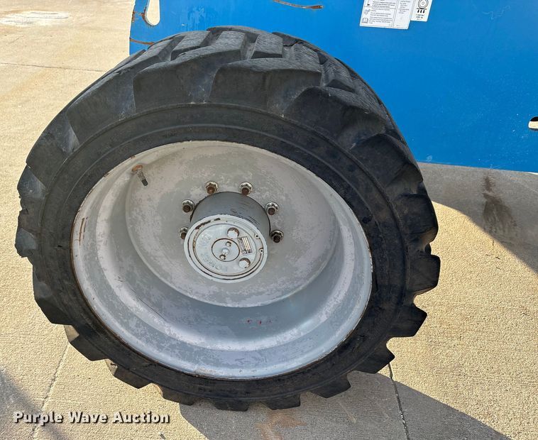 image for item EA7916 2015 Genie S-60X boom lift