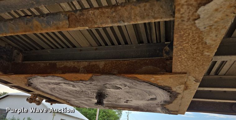 image for item EB1063 1998 Western Trailers side curtain trailer