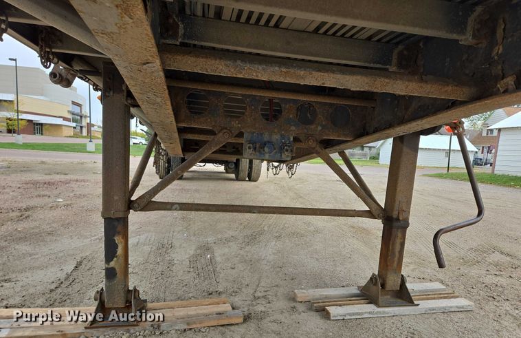 image for item EB1063 1998 Western Trailers side curtain trailer