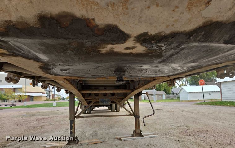 image for item EB1063 1998 Western Trailers side curtain trailer