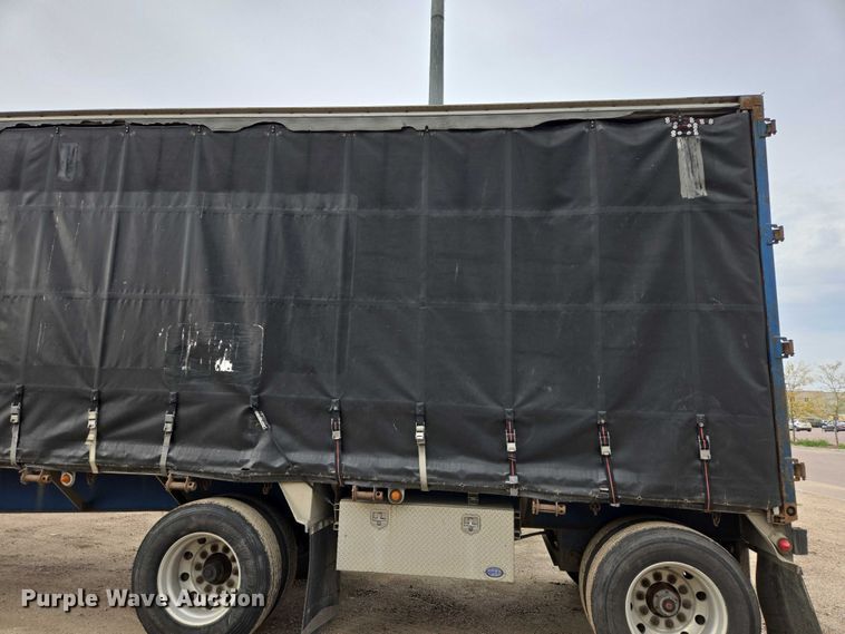 image for item EB1063 1998 Western Trailers side curtain trailer