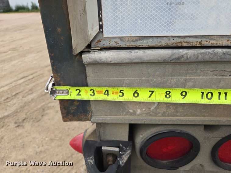 image for item EB1063 1998 Western Trailers side curtain trailer