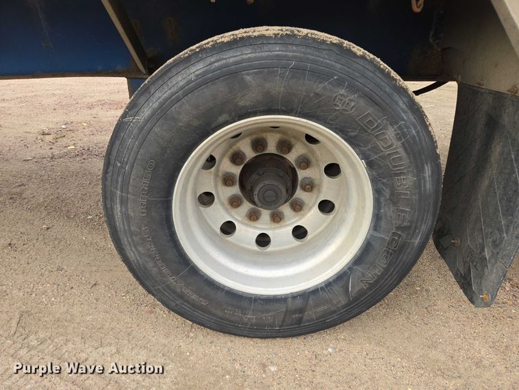 image for item EB1063 1998 Western Trailers side curtain trailer