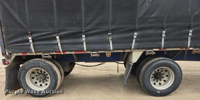 image for item EB1063 1998 Western Trailers side curtain trailer