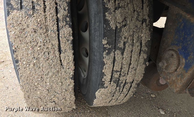 image for item EB1063 1998 Western Trailers side curtain trailer