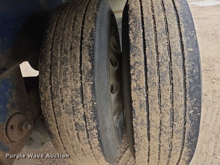 image for item EB1063 1998 Western Trailers side curtain trailer