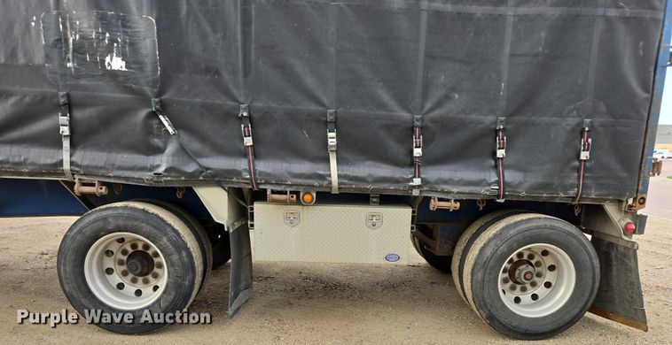 image for item EB1063 1998 Western Trailers side curtain trailer