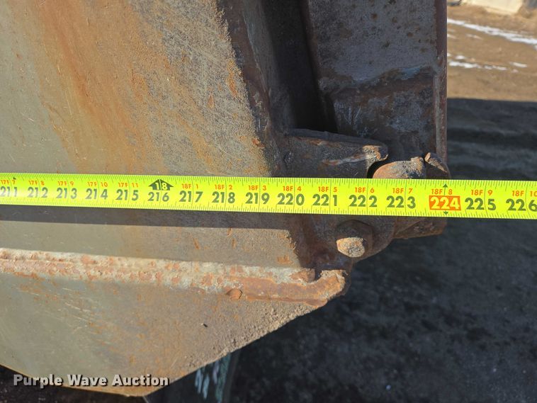 image for item EB1227 2004 Sterling L9500 dump truck