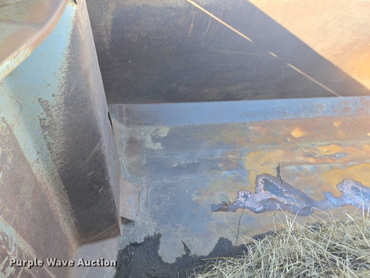 image for item EB1227 2004 Sterling L9500 dump truck