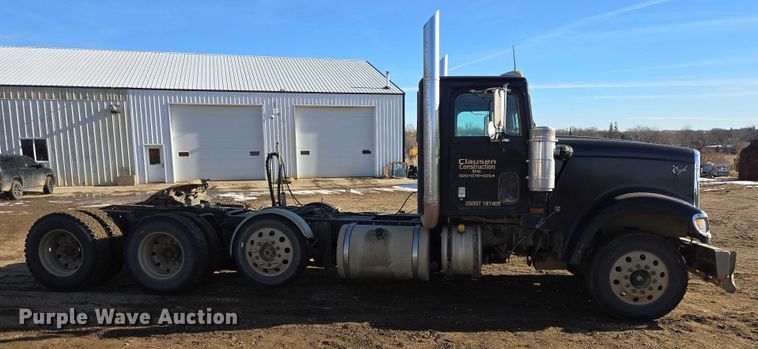 image for item EB1228 1999 International 9900 semi truck