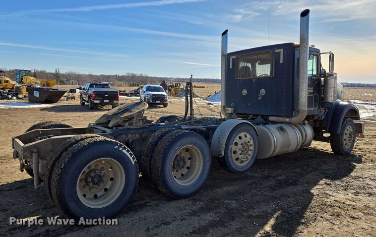 image for item EB1228 1999 International 9900 semi truck