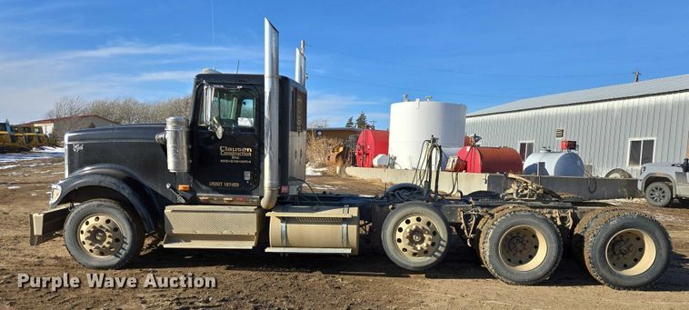 image for item EB1228 1999 International 9900 semi truck