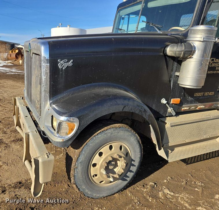 image for item EB1228 1999 International 9900 semi truck