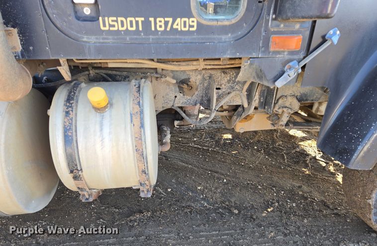 image for item EB1228 1999 International 9900 semi truck