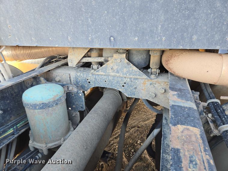 image for item EB1228 1999 International 9900 semi truck