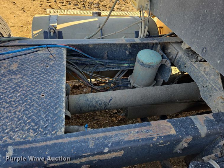 image for item EB1228 1999 International 9900 semi truck