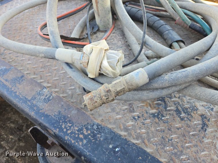 image for item EB1228 1999 International 9900 semi truck