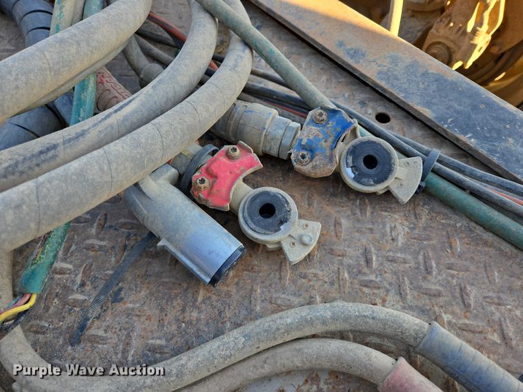 image for item EB1228 1999 International 9900 semi truck