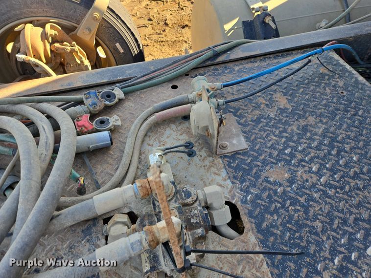 image for item EB1228 1999 International 9900 semi truck