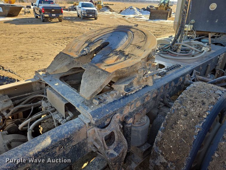 image for item EB1228 1999 International 9900 semi truck