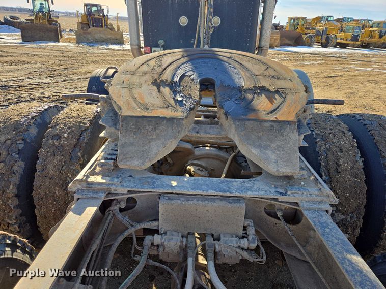 image for item EB1228 1999 International 9900 semi truck