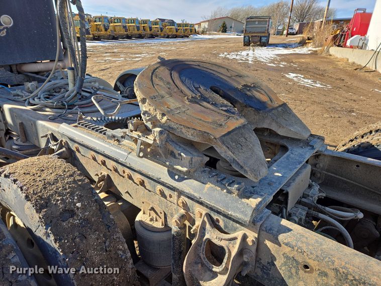 image for item EB1228 1999 International 9900 semi truck