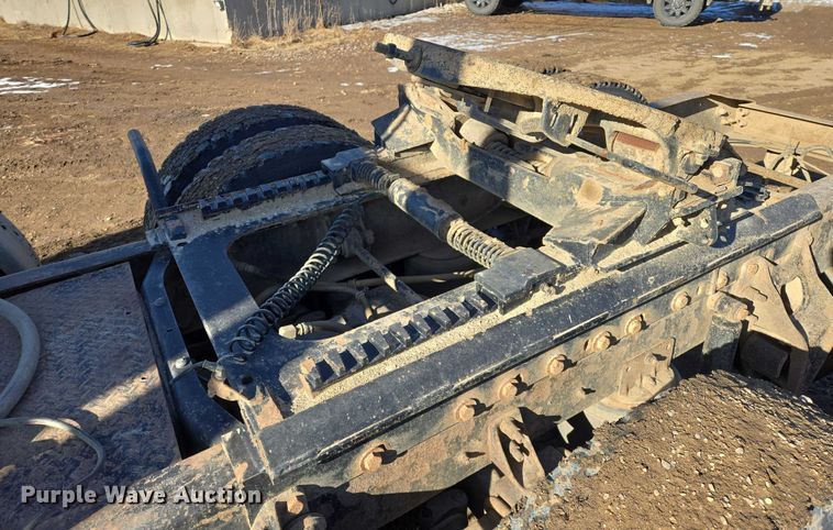 image for item EB1228 1999 International 9900 semi truck