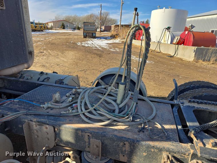 image for item EB1228 1999 International 9900 semi truck