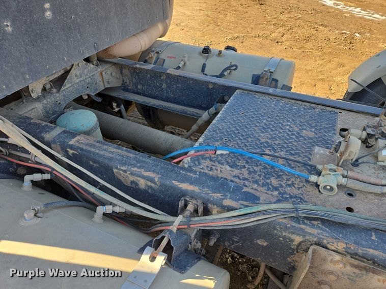 image for item EB1228 1999 International 9900 semi truck