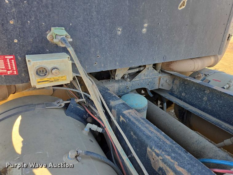 image for item EB1228 1999 International 9900 semi truck