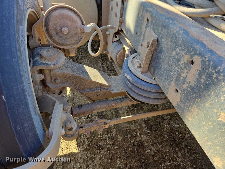 image for item EB1228 1999 International 9900 semi truck