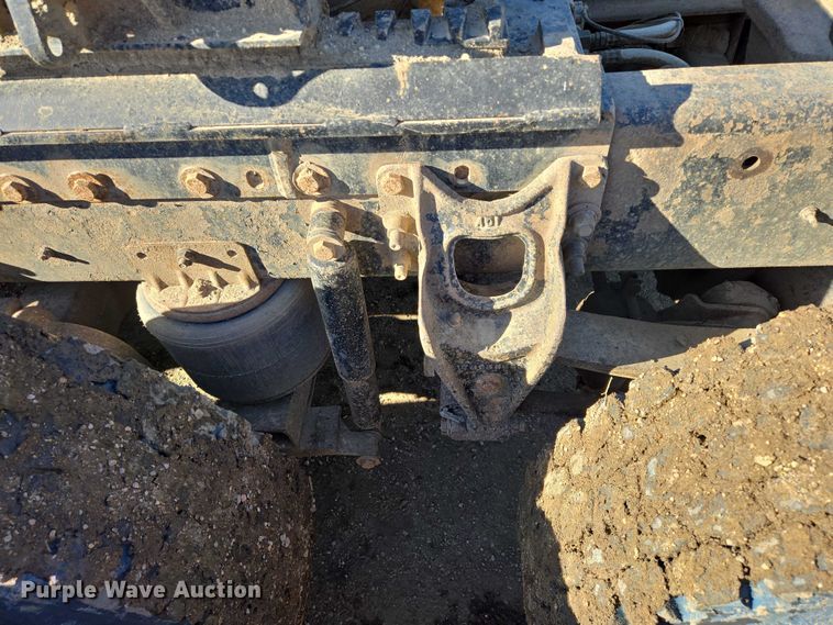 image for item EB1228 1999 International 9900 semi truck