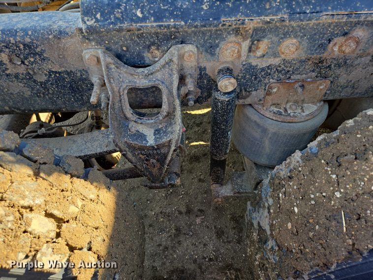 image for item EB1228 1999 International 9900 semi truck