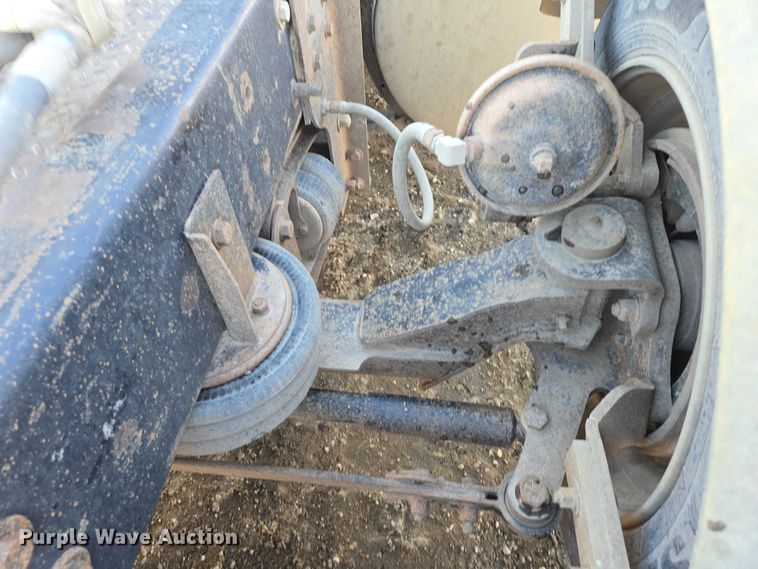 image for item EB1228 1999 International 9900 semi truck