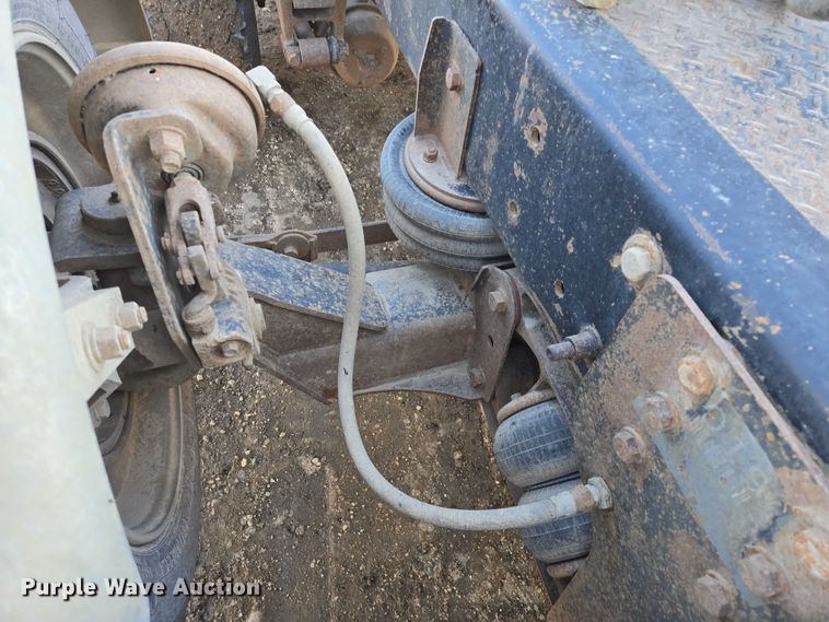 image for item EB1228 1999 International 9900 semi truck