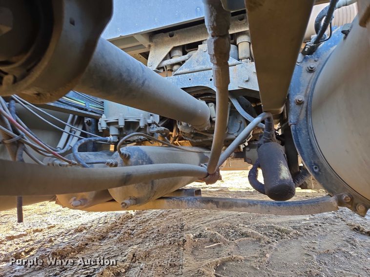 image for item EB1228 1999 International 9900 semi truck