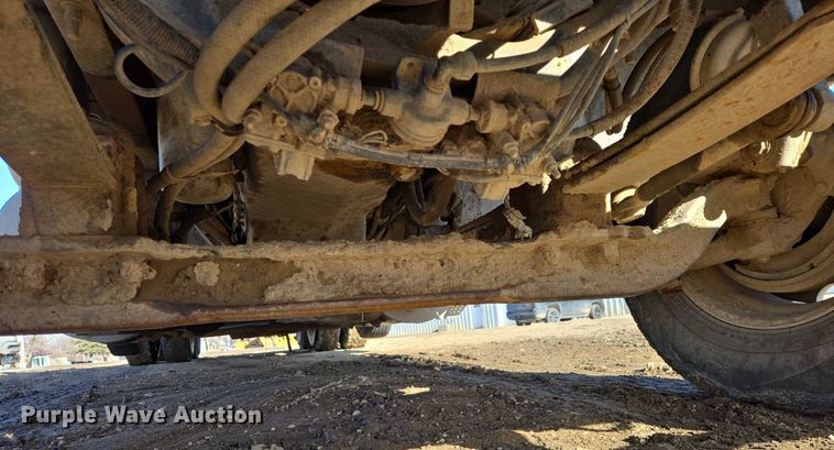 image for item EB1228 1999 International 9900 semi truck