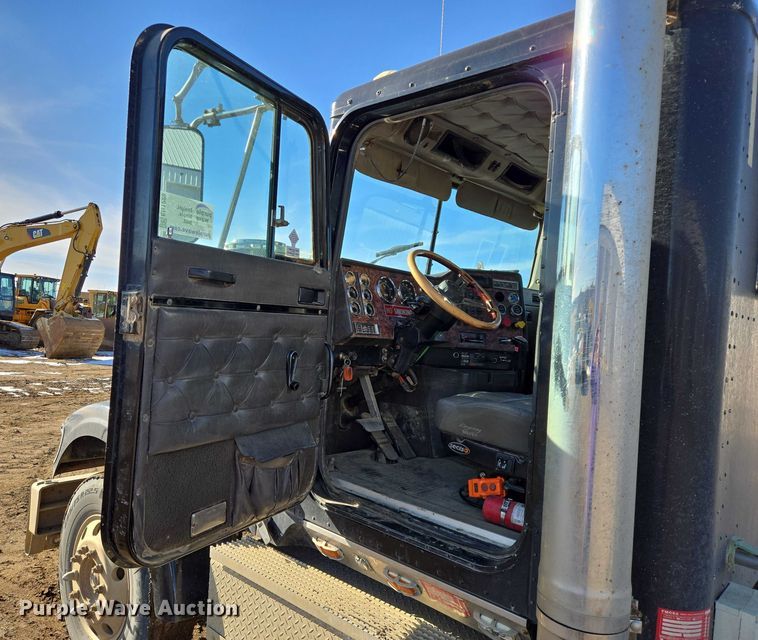 image for item EB1228 1999 International 9900 semi truck