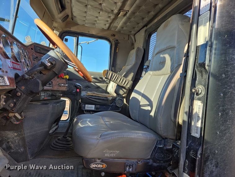 image for item EB1228 1999 International 9900 semi truck