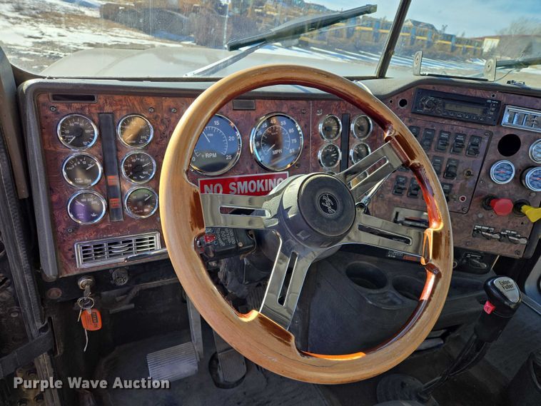 image for item EB1228 1999 International 9900 semi truck