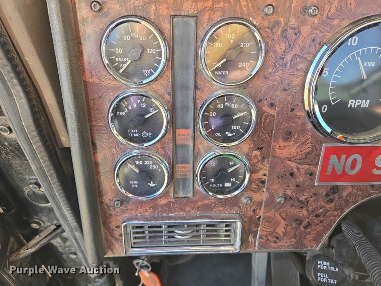 image for item EB1228 1999 International 9900 semi truck