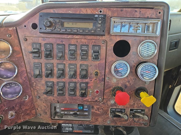 image for item EB1228 1999 International 9900 semi truck