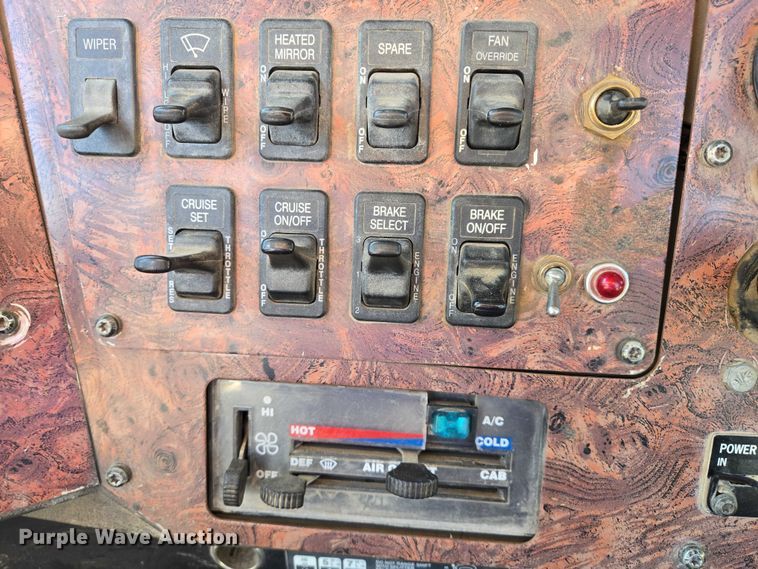 image for item EB1228 1999 International 9900 semi truck