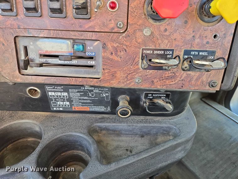 image for item EB1228 1999 International 9900 semi truck